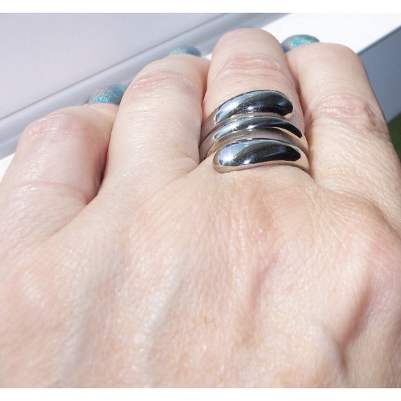 STAINLESS STEEL Unique High Polished Swirl Ring - Picture 4 of 13